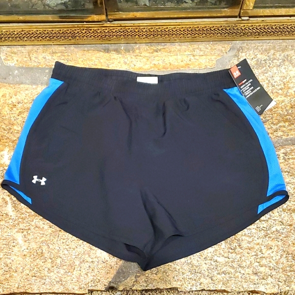 Under Armour Pants - NWT Under Armour Shorts Heat Gear sz M
